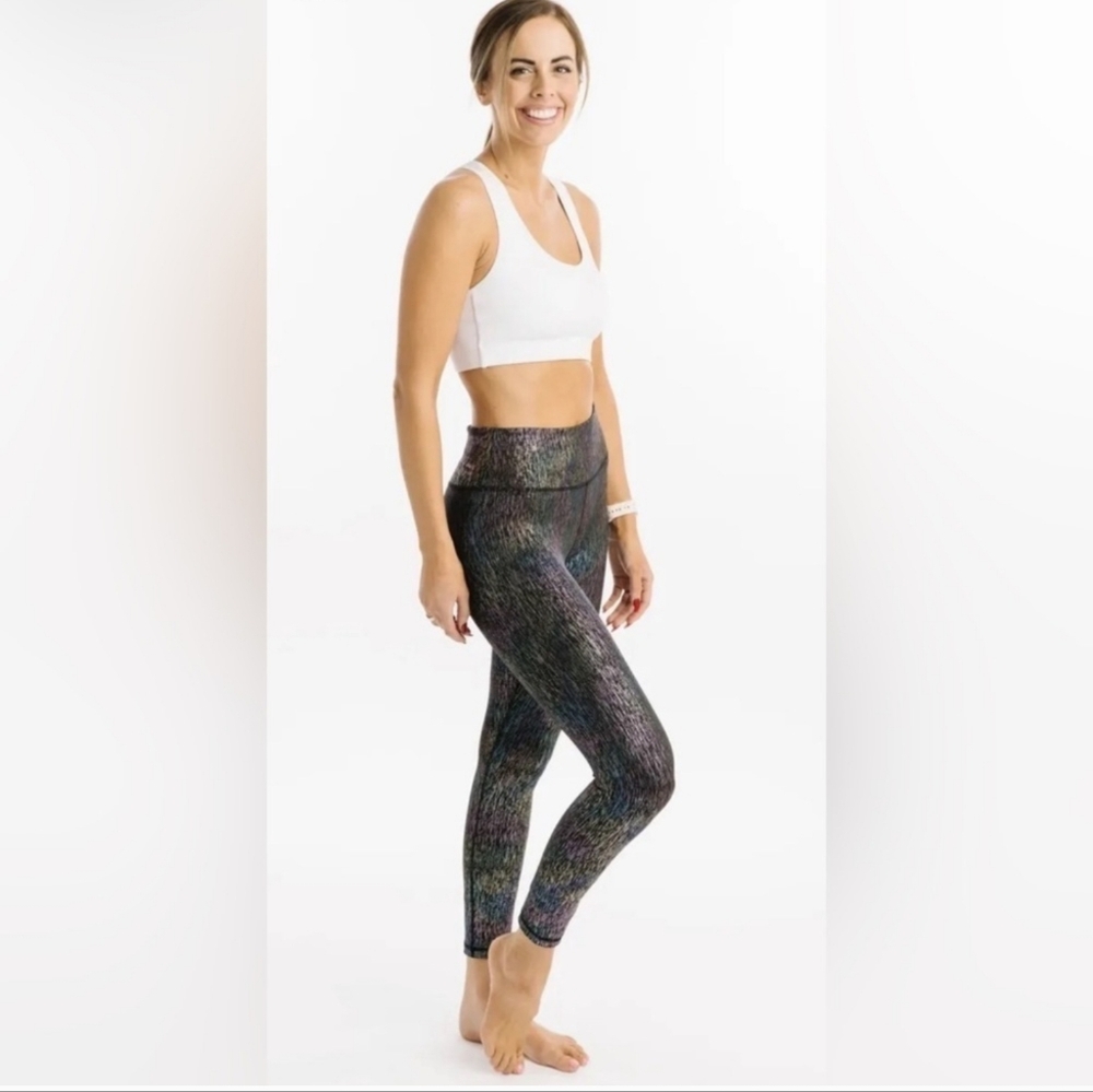 Zyia Black Vertical Mirage Light n Tight Hi Rise Legging 12